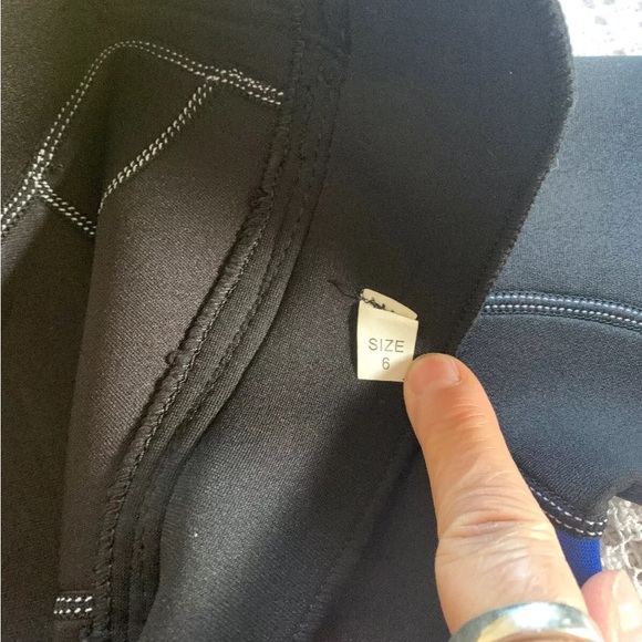 EUC Isosi Junior Youth Black & Blue Neoprene Surf Dive Wetsuit Short Sleeve Sz 6 - Picture 6 of 8